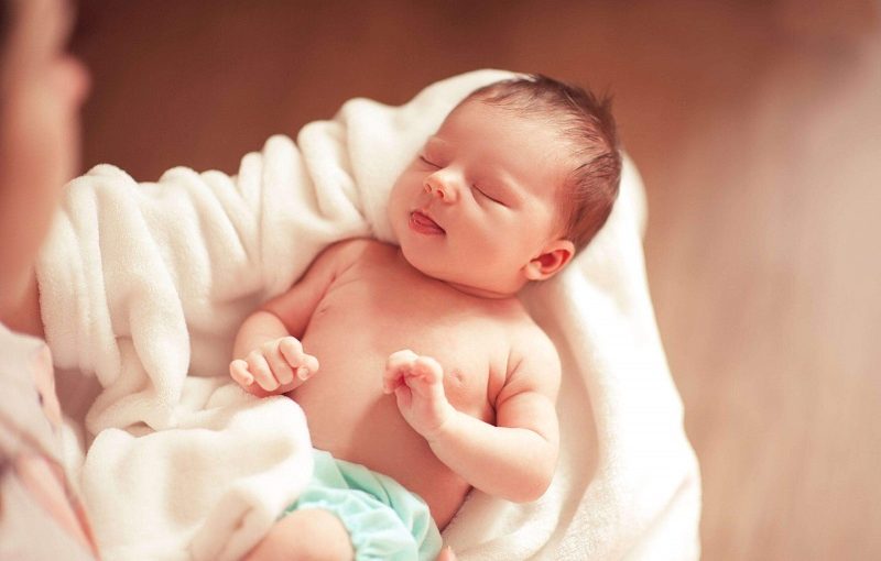 Chăm Sóc Trẻ Sơ Sinh Trong Những Ngày Đầu